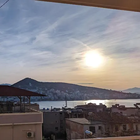 Sarah's - 5 Min Walk To Beaches & Boulevard - Big Balcony! *