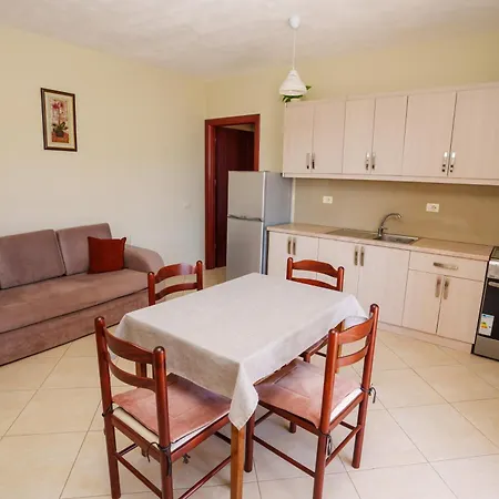 Sarah's - 5 Min Walk To Beaches & Boulevard - Big Balcony! *