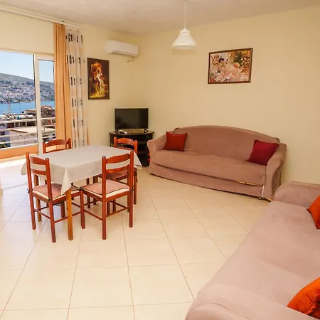 Sarah's - 5 Min Walk To Beaches & Boulevard - Big Balcony!