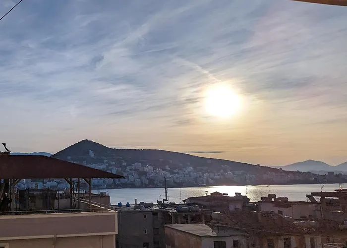 Sarah's - 5 Min Walk To Beaches & Boulevard - Big Balcony! *