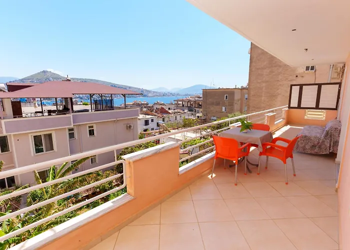 Apartamento Sarah's - 5 Min Walk To Beaches & Boulevard - Big Balcony! *