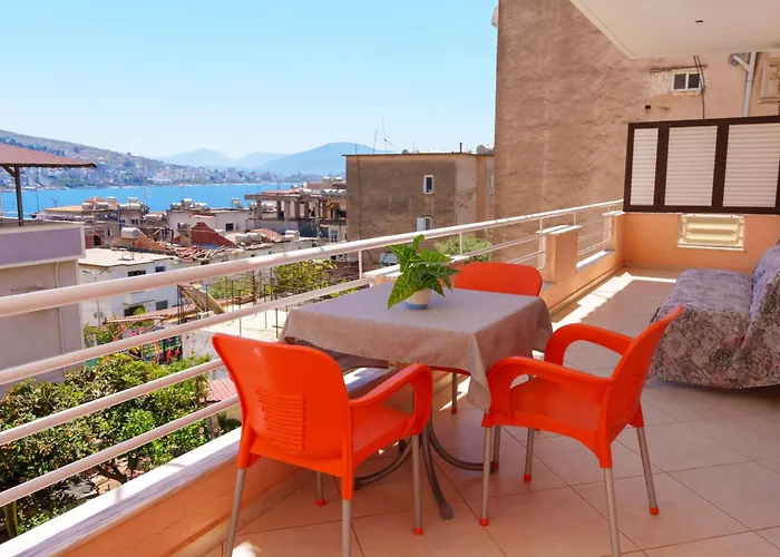 Sarah's - 5 Min Walk To Beaches & Boulevard - Big Balcony! Apartamento *