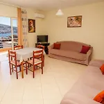 Sarah's - 5 Min Walk To Beaches & Boulevard - Big Balcony!