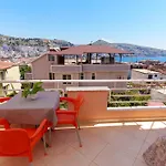 Apartment Sarah's - 5 Min Walk To Beaches & Boulevard - Big Balcony! *