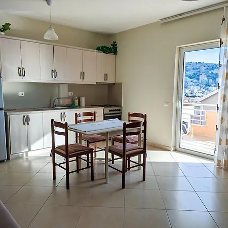 Apartment Sarah's - 5 Min Walk To Beaches & Boulevard - Big Balcony! Sarande