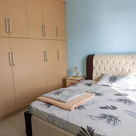 Sarah's - 5 Min Walk To Beaches & Boulevard - Big Balcony! Sarande