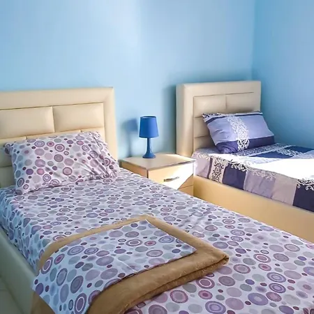 Sarah's - 5 Min Walk To Beaches & Boulevard - Big Balcony! Saranda