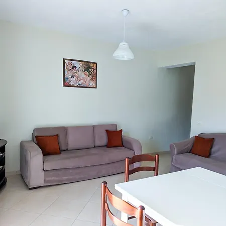 Sarah's - 5 Min Walk To Beaches & Boulevard - Big Balcony!