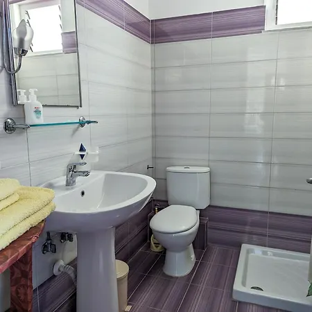 Apartment Sarah's - 5 Min Walk To Beaches & Boulevard - Big Balcony! Sarande