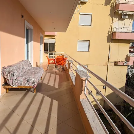 Apartment Sarah's - 5 Min Walk To Beaches & Boulevard - Big Balcony! Sarande