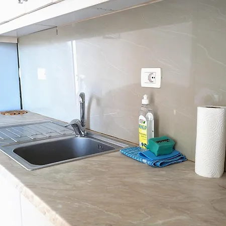 Sarah's - 5 Min Walk To Beaches & Boulevard - Big Balcony! * Saranda