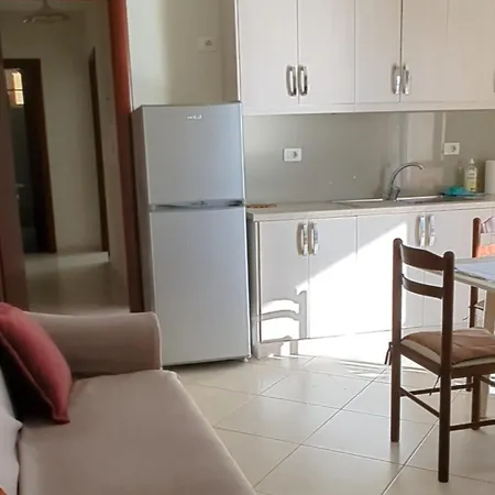 Apartment Sarah's - 5 Min Walk To Beaches & Boulevard - Big Balcony! Sarande
