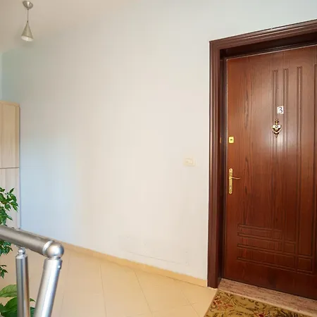 Apartment Sarah's - 5 Min Walk To Beaches & Boulevard - Big Balcony! *