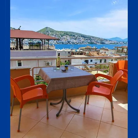 Sarah's - 5 Min Walk To Beaches & Boulevard - Big Balcony! Apartment