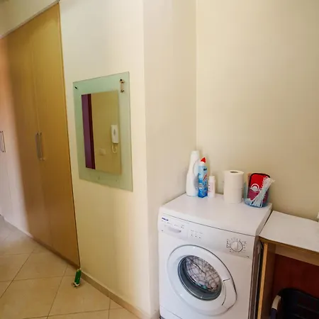 Sarah's - 5 Min Walk To Beaches & Boulevard - Big Balcony! Appartement Saranda