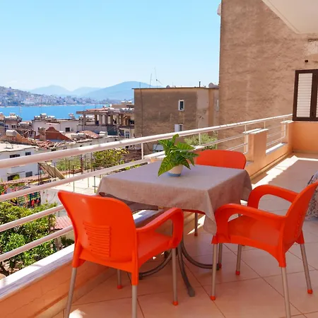 Sarah's - 5 Min Walk To Beaches & Boulevard - Big Balcony! アパート *