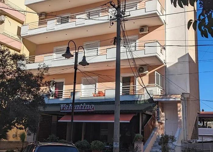 Sarah's - 5 Min Walk To Beaches & Boulevard - Big Balcony! * Sarandë