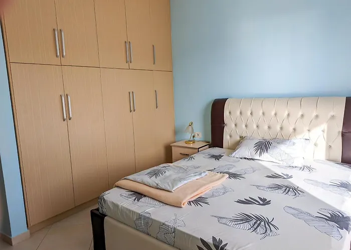 Sarah's - 5 Min Walk To Beaches & Boulevard - Big Balcony! Sarandë