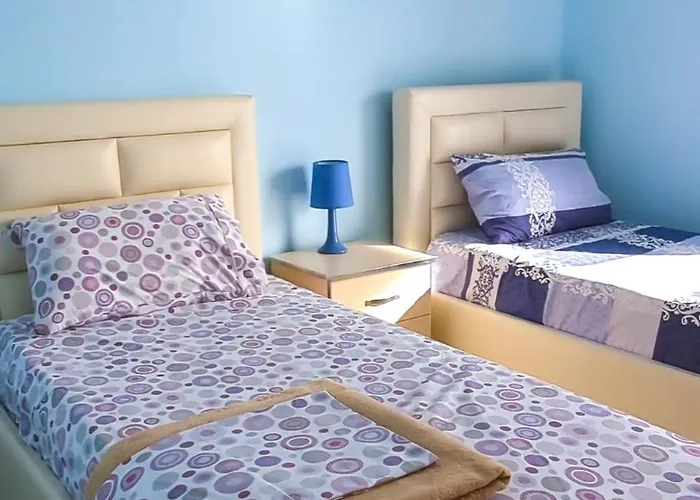 Sarah's - 5 Min Walk To Beaches & Boulevard - Big Balcony! Sarandë