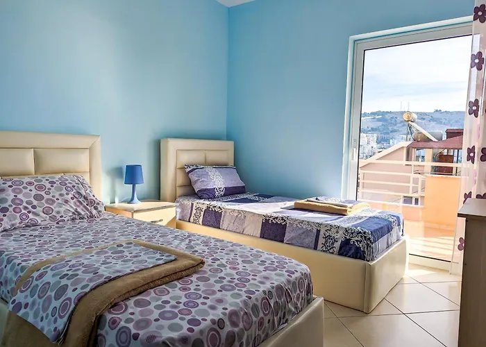 Lägenhet Sarah's - 5 Min Walk To Beaches & Boulevard - Big Balcony! Sarandë