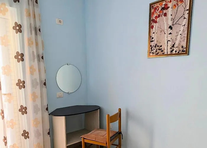 Sarah's - 5 Min Walk To Beaches & Boulevard - Big Balcony! 아파트