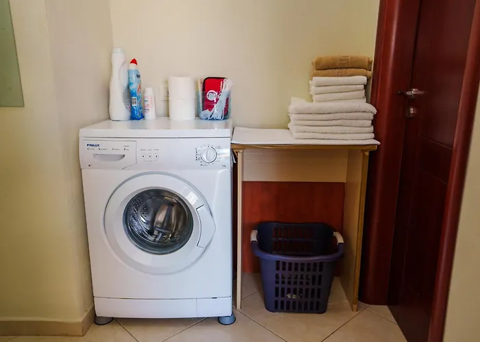 公寓 Sarah's - 5 Min Walk To Beaches & Boulevard - Big Balcony!