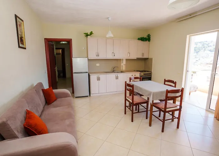 Sarah's - 5 Min Walk To Beaches & Boulevard - Big Balcony! 아파트 *