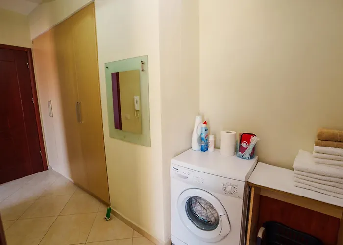 Sarah's - 5 Min Walk To Beaches & Boulevard - Big Balcony! 公寓 Sarandë